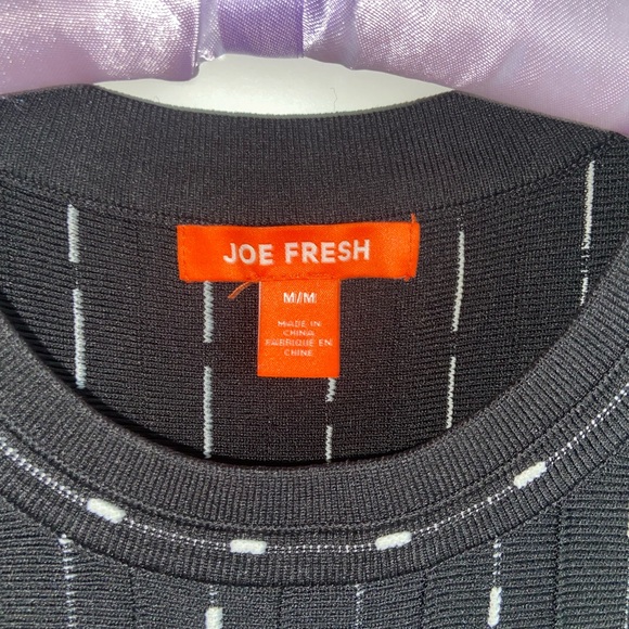 Sleeveless black dress with white dashes - Picture 3 of 4